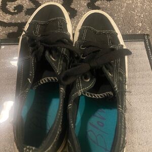 Black blowfish women shoes  7 Black are great and time to be worn. Great cond